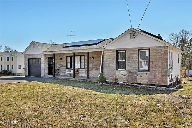 3rd image of 124 Beacon Road
