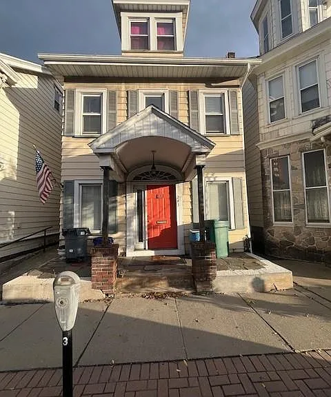 243 E Broad St #4 — Photo 1