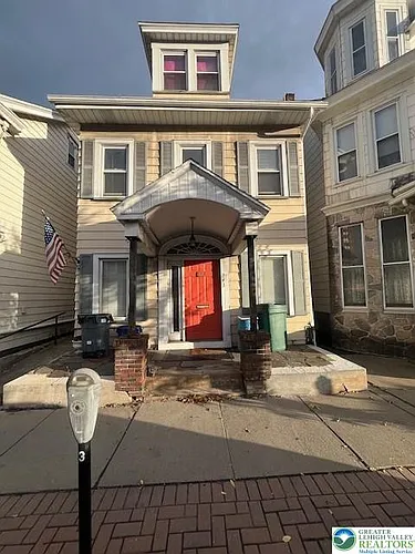243 E Broad St Photo 1
