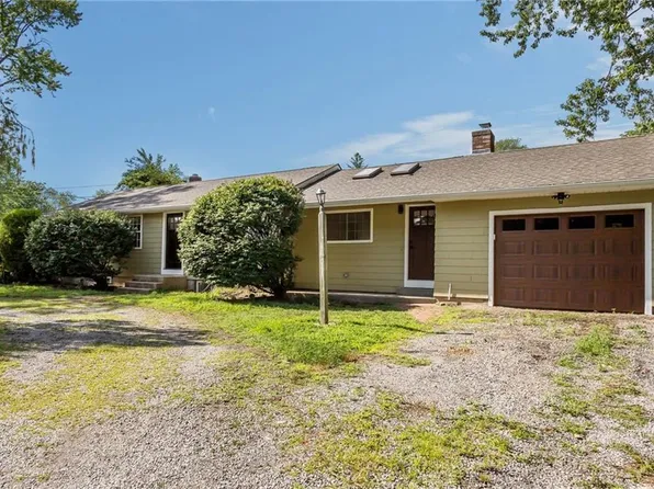 61 Cactus St, Warwick, RI 02886