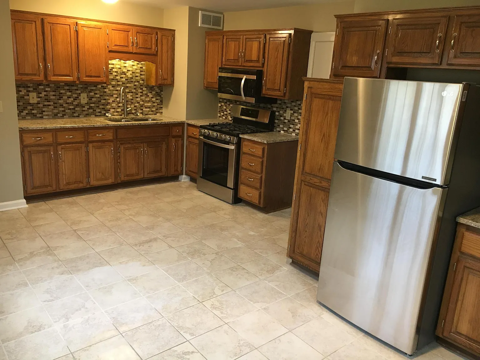2 bed, 984 sqft, $1,450 — Photo 4