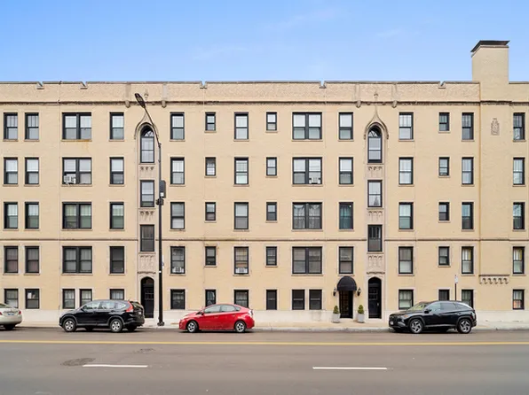 604 W Addison St, Chicago, IL