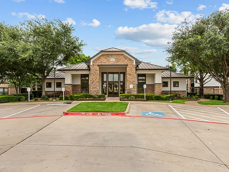 PECAN POINTE — Photo 28