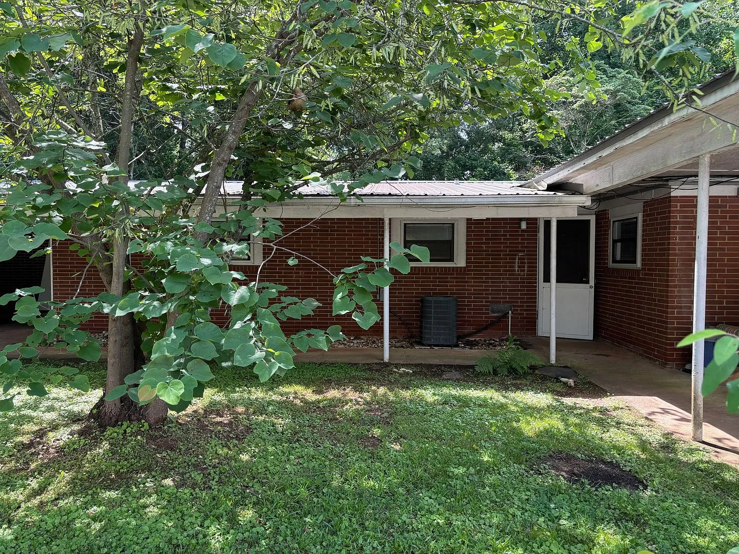 2BR/1BA - Duplex located off of South Milledge Avenue! Available soon! — Photo 2
