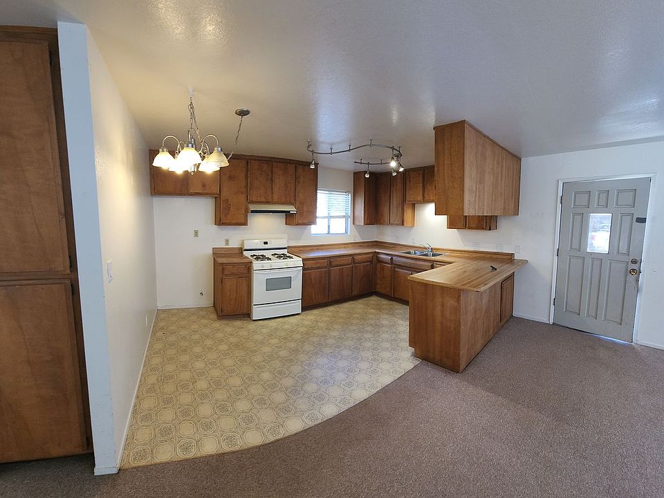 1st image of 686 Air Park Dr