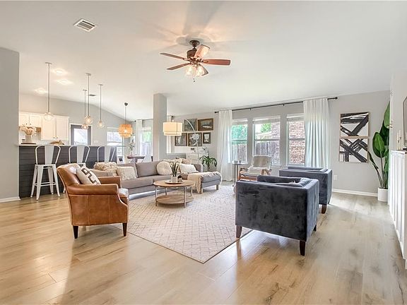 3rd image of 20616 Farm Pond Ln