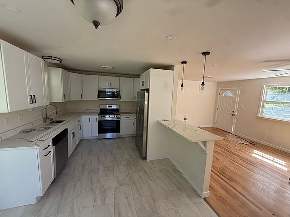 2nd image of 71 Barksdale Ct