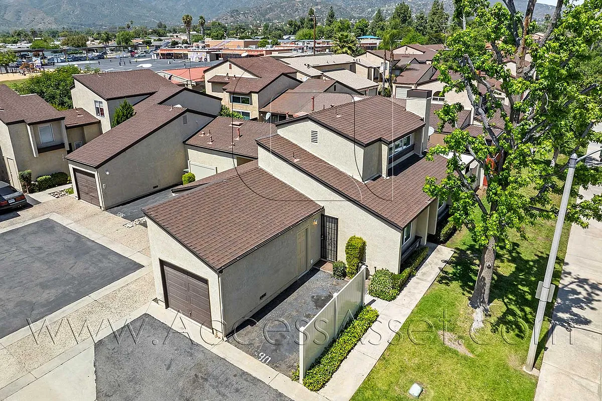 Building Photo - 590 Parkview Dr