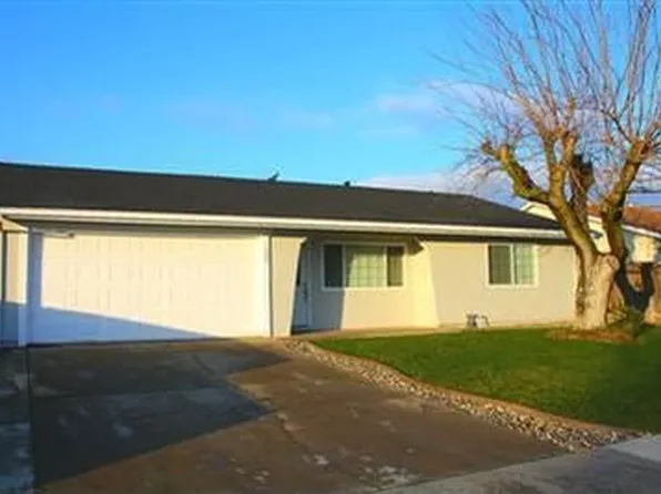 1025 East St, Rio Linda, CA 95673