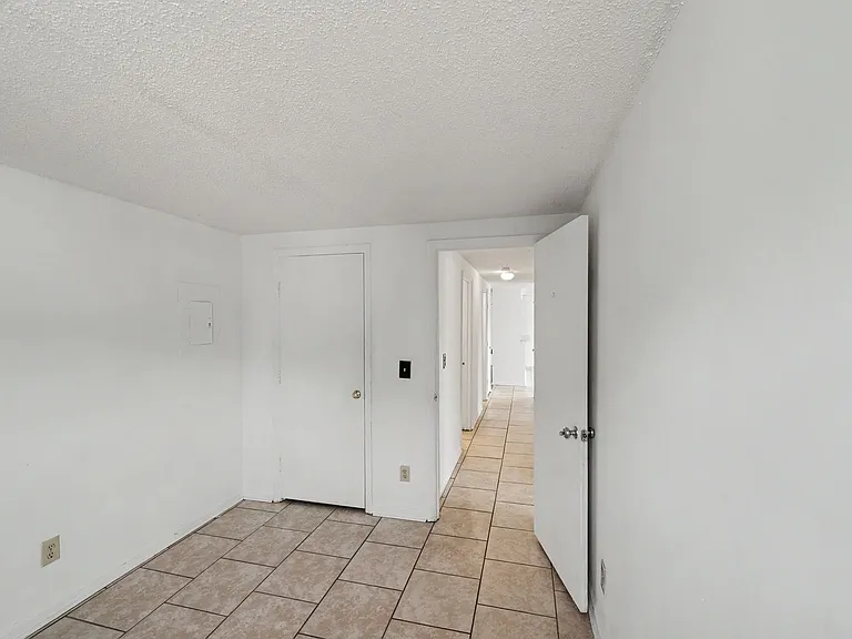 1624 Arlyn Cir #J — Photo 7
