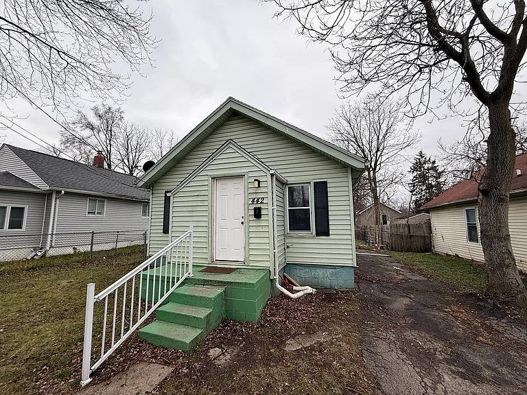 442 S Marshall St — Photo 1