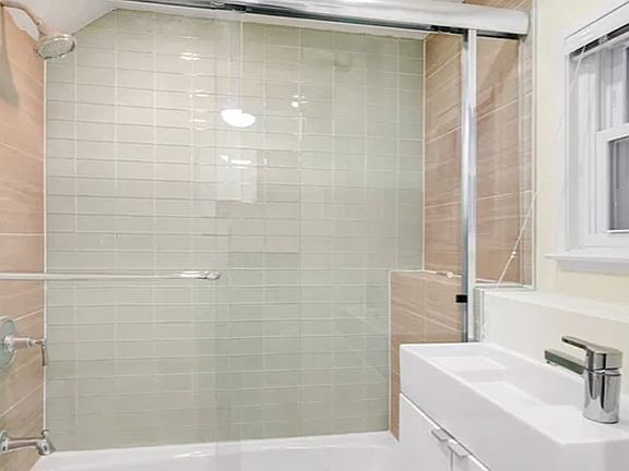 4th image of 93 Barrow St APT 1