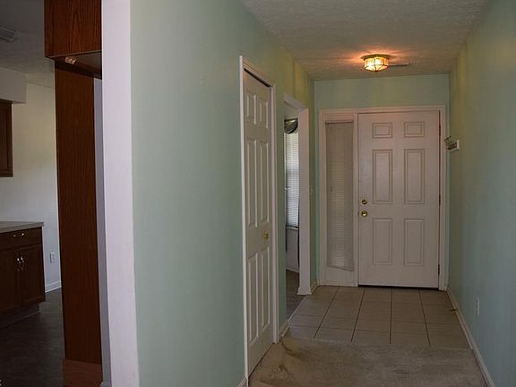 4th image of 296 Stockton Cir