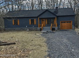 608 Gandolf Ln, Tamiment, PA 18371