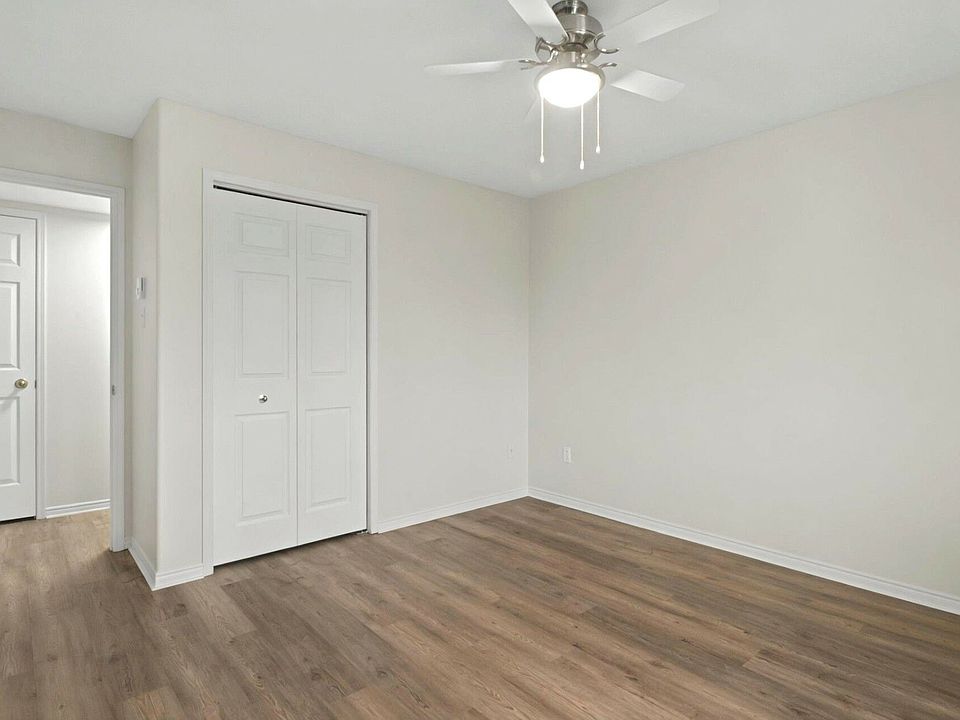1st image of 30 Fairlane Dr