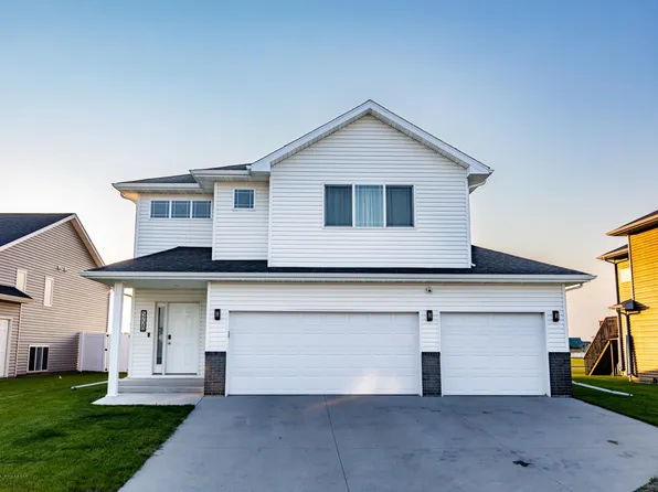 5726 Deb Dr W, West Fargo, ND 58078