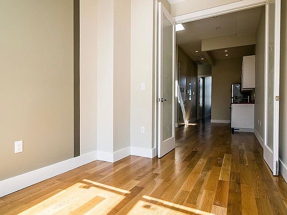 3rd image of 252 Melrose St APT 3L