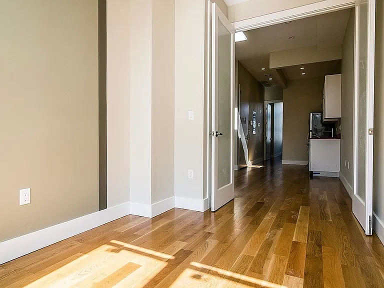 252 Melrose St #3L — Photo 3
