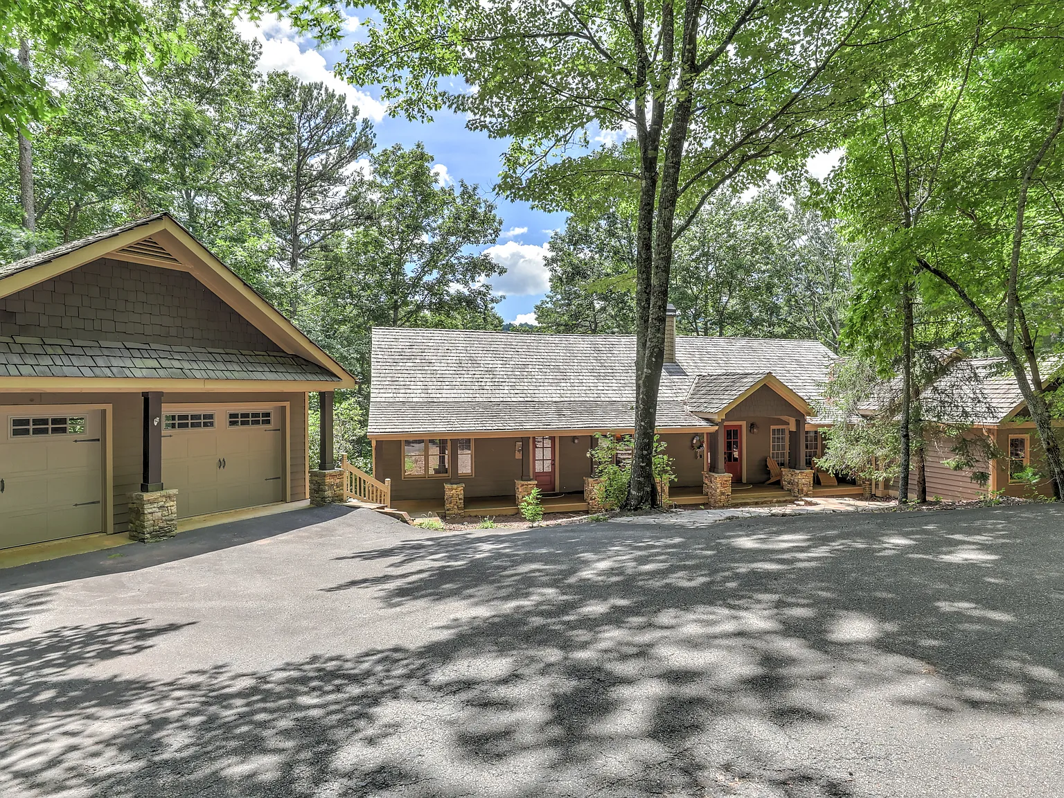 4 bed, 3.5 bath, 4300 sqft, $3,500 — Photo 1
