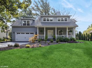 454 Circle Ave, Willowbrook, IL 60527