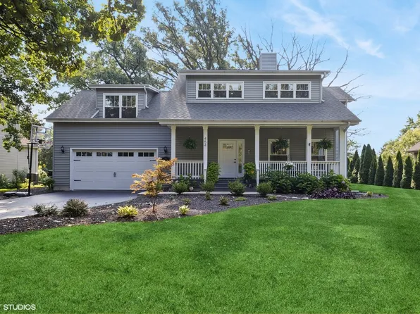 454 Circle Ave, Willowbrook, IL 60527