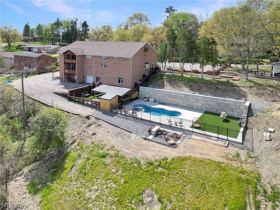 2nd image of 140 Teresa Dr