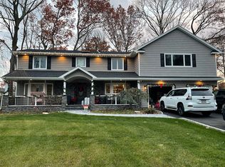 24 Ronde Dr, Commack, NY 11725