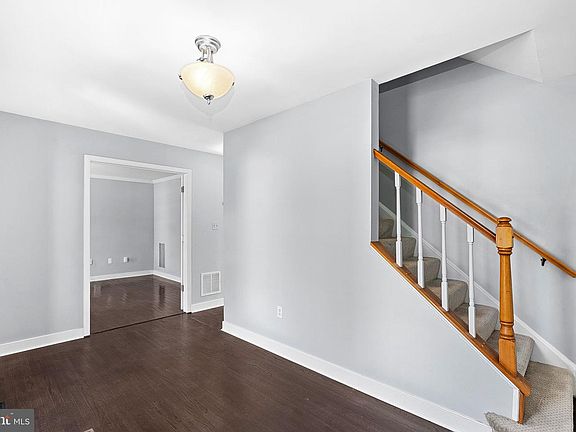 4th image of 105 Country Rd