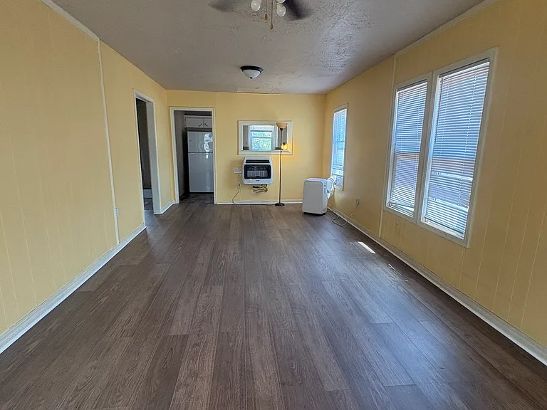 703 W B Ave — Photo 2