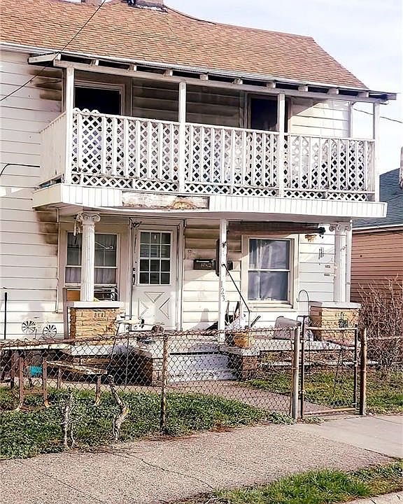 2nd image of 123 1/2 Springfield St
