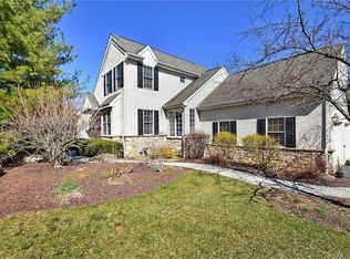 522 Parkside Ct, Allentown, PA 18104