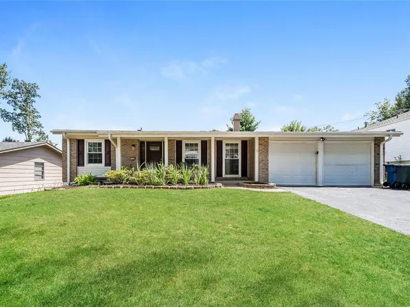 11656 Holly Springs Dr, Saint Louis, MO 63146
