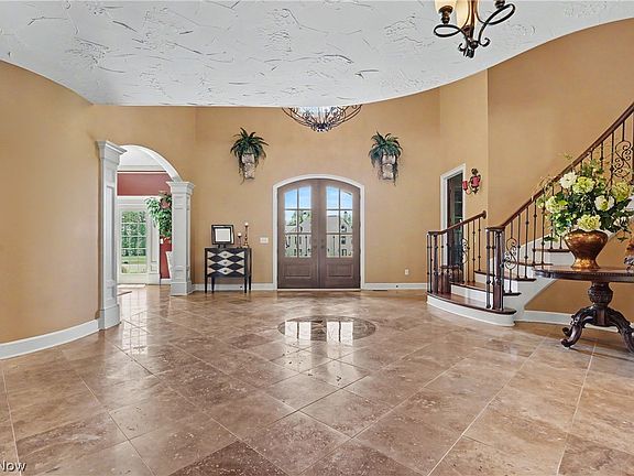 5th image of 215 Brighton Ln