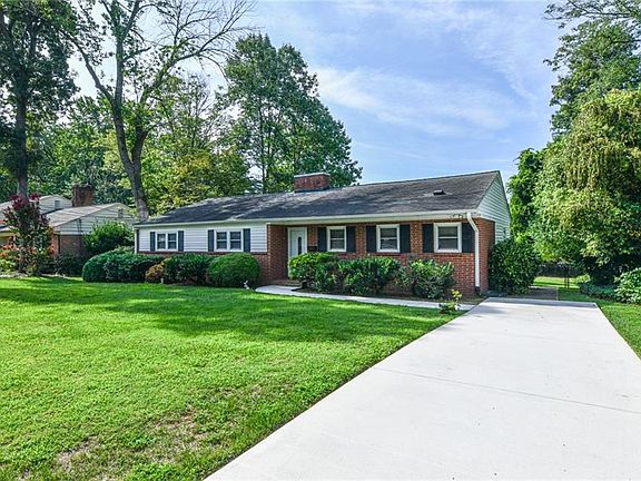 3rd image of 2601 Fairway Dr