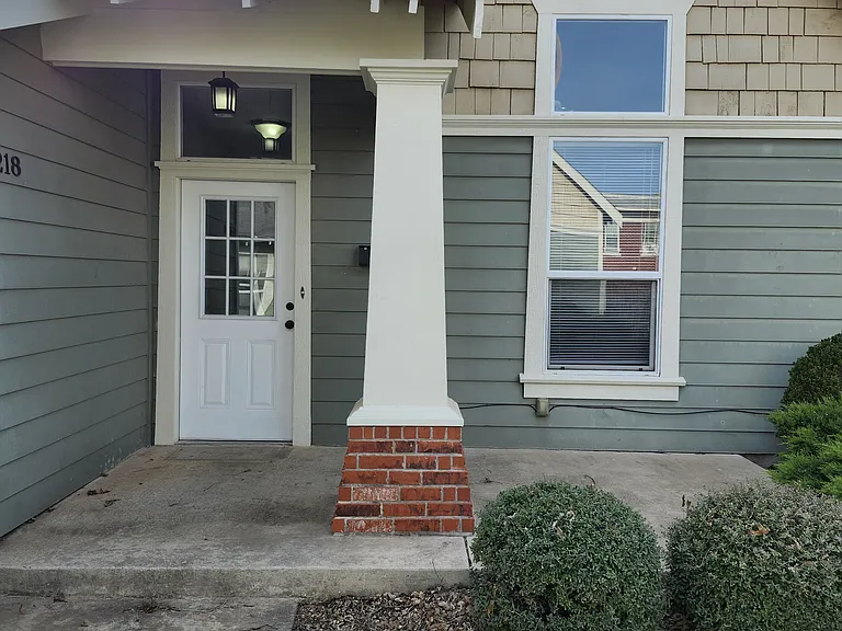 1212 NW 22nd St — Photo 2