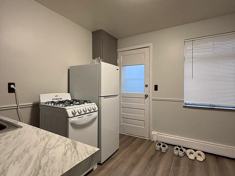 44000 Michigan Ave #8 — Photo 2