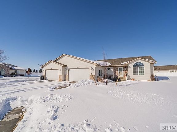 2nd image of 3713 E Heartland Cir