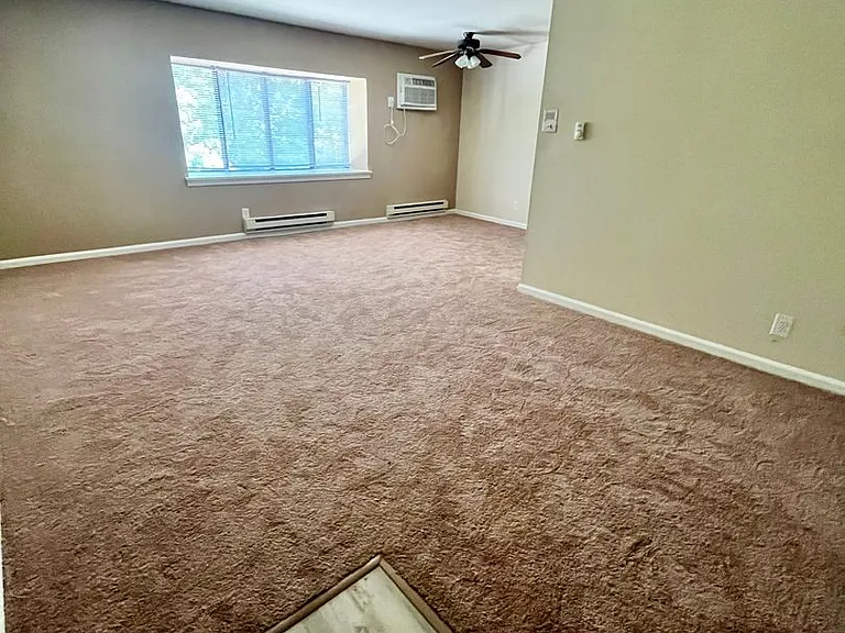 Oak Tree Apartments — Photo 14