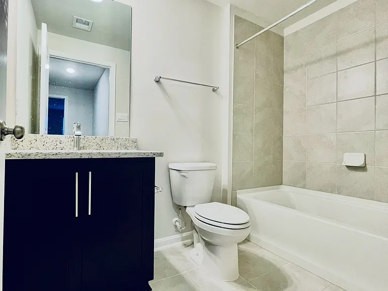 825 Foundry St — Photo 3