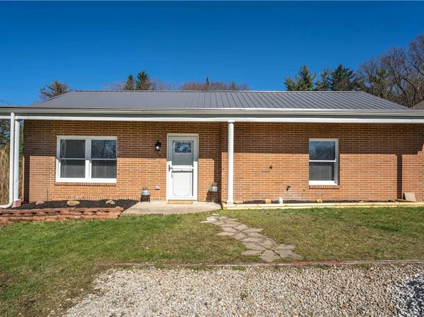 110 W Ridgeview Dr, Uniontown, PA 15401