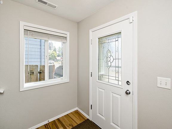 4th image of 19157 SE Ash St