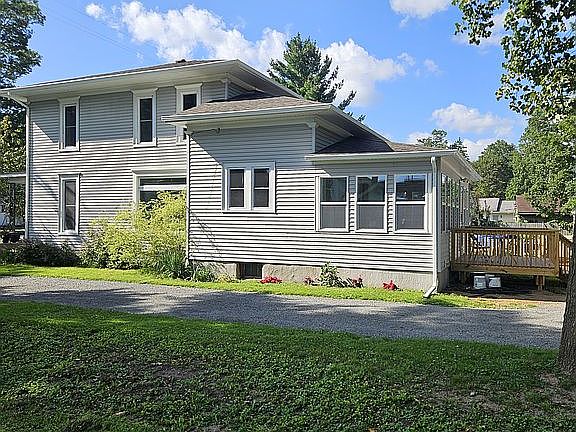 2nd image of 216 N Nottawa St