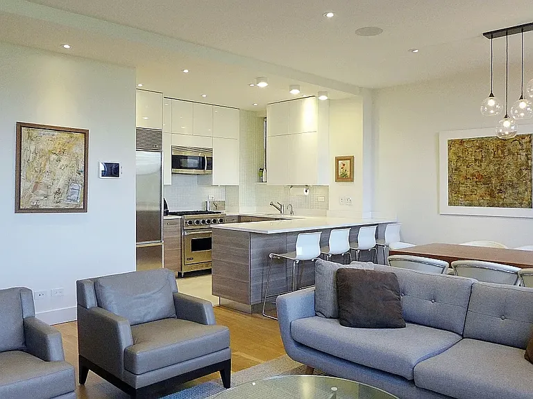 706 Riverside Dr #6D — Photo 2