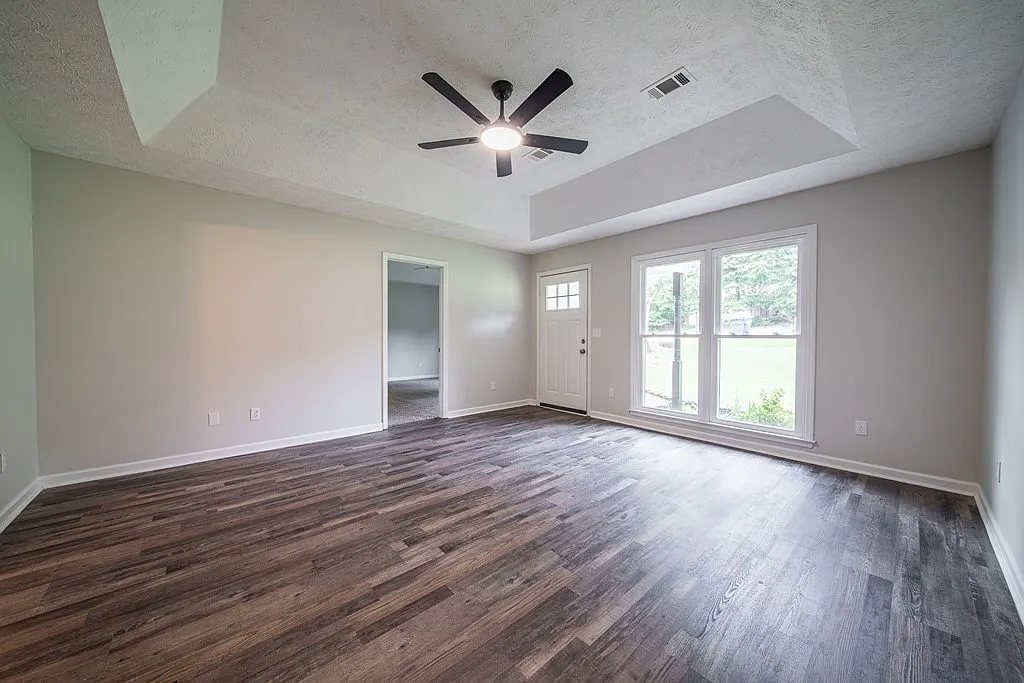 3 bed, 2.0 bath, 1307 sqft, $1,650 — Photo 3