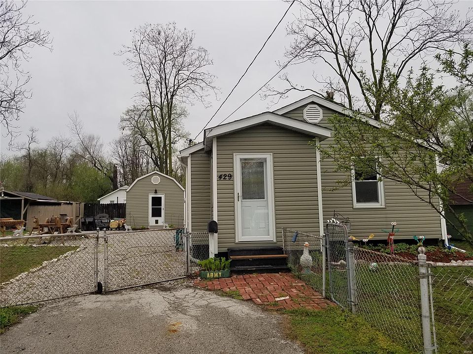 1st image of 429 Brown St