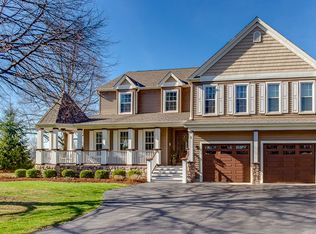 1 Don Carlos Dr, Hanover Park, IL 60133
