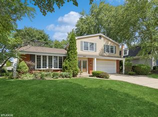 1018 W Cedar Ln, Arlington Heights, IL 60005