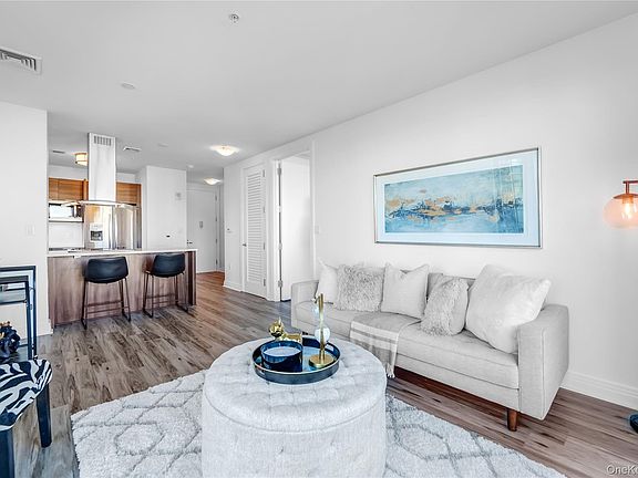 3rd image of 701 Ridge Hill Boulevard #8M