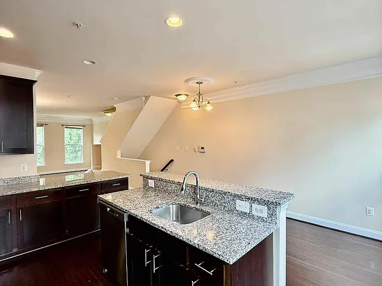 11918 Weybridge Ln — Photo 15