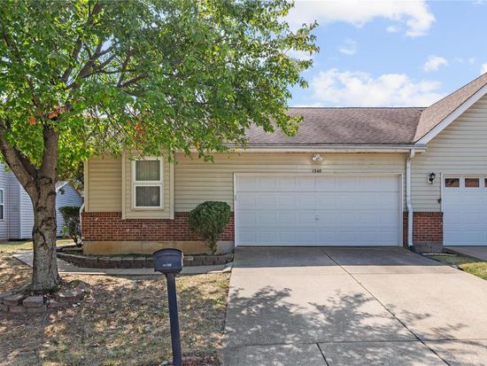 1340 Eagles Way Ct, Hazelwood, MO 63042